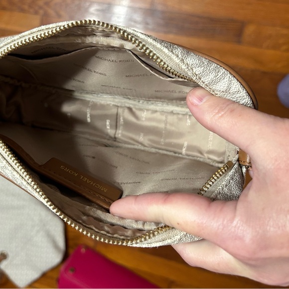 Michael Kors Crossbody Bag Vanilla - Picture 6 of 9